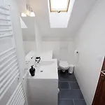 לינה וארוחת בוקר Vinica 3*